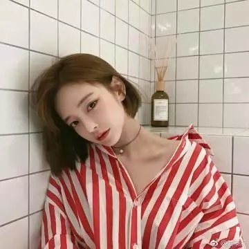 她房间里的云